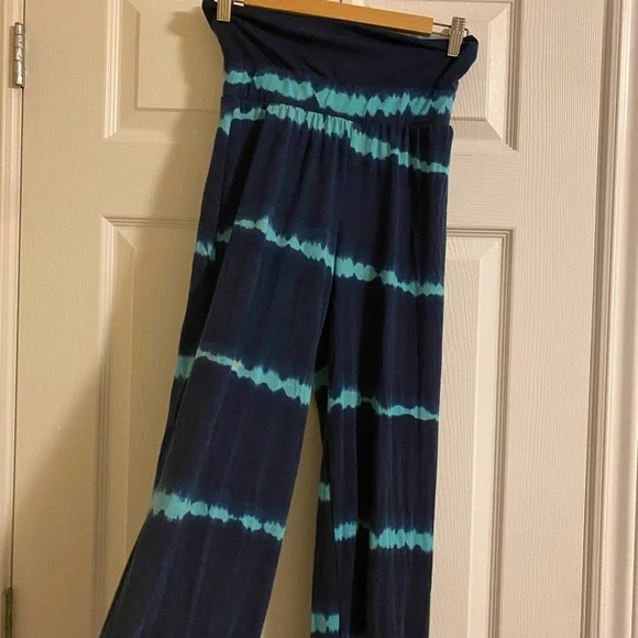 Assorted pants - Picture 4 of 13